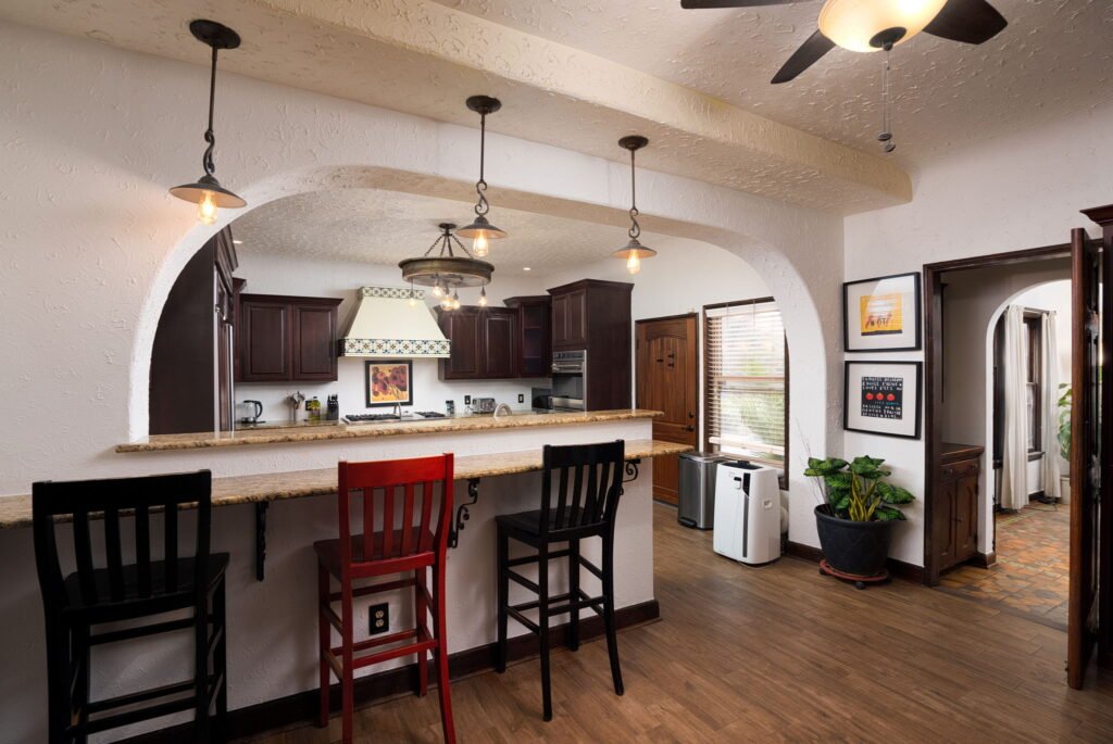 Mulberry Oasis! Spanish Gem, 5B Pool Villa, Mins to River Walk