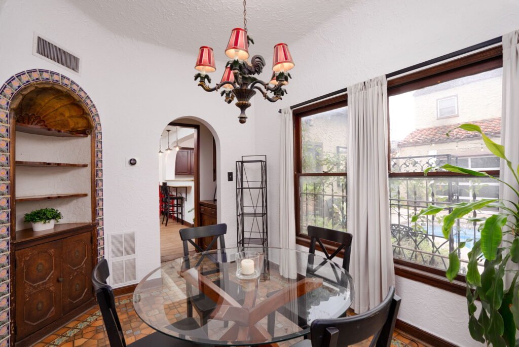 Mulberry Oasis! Spanish Gem, 5B Pool Villa, Mins to River Walk