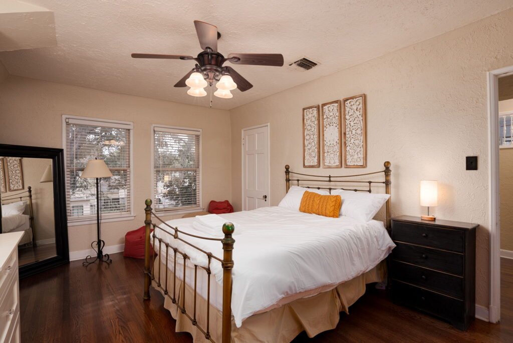 Mulberry Oasis! Spanish Gem, 5B Pool Villa, Mins to River Walk