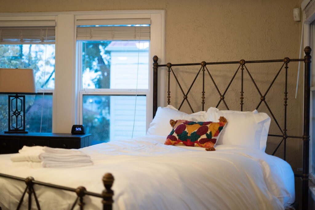 Mulberry Oasis! Spanish Gem, 5B Pool Villa, Mins to River Walk