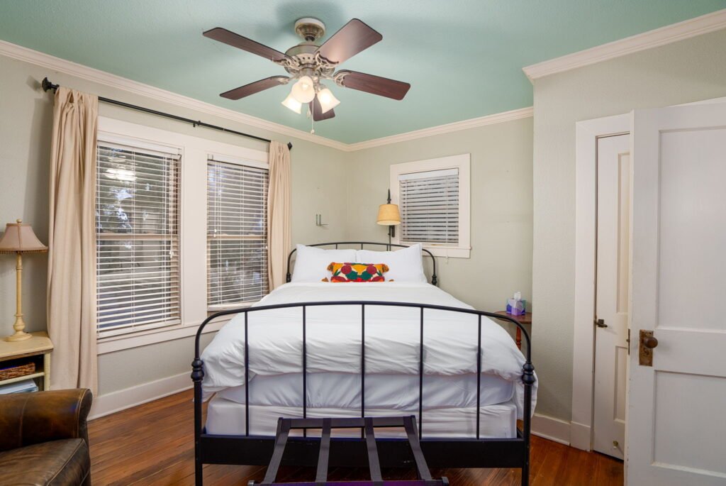 Mulberry Oasis! Spanish Gem, 5B Pool Villa, Mins to River Walk