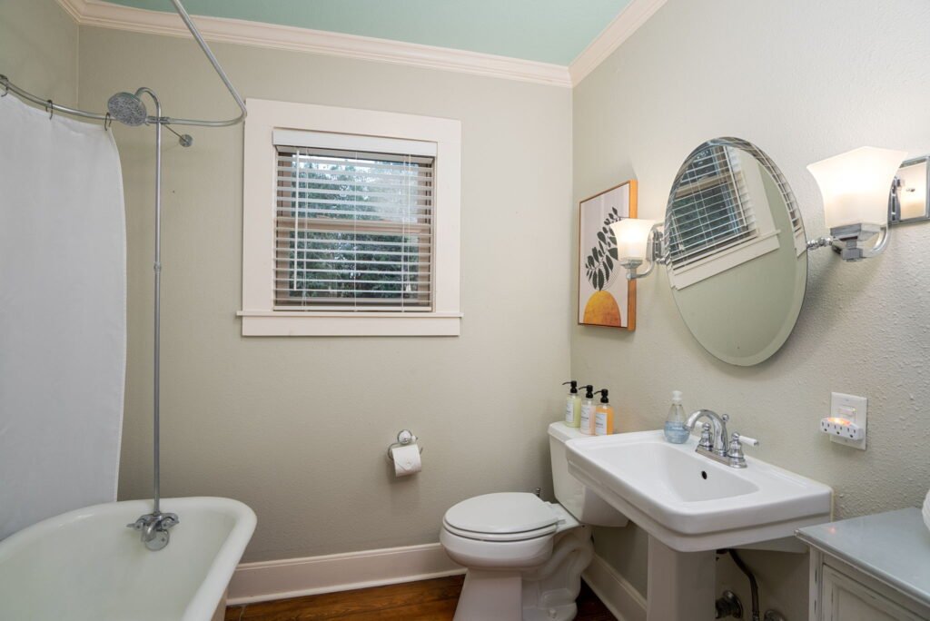 Mulberry Oasis! Spanish Gem, 5B Pool Villa, Mins to River Walk