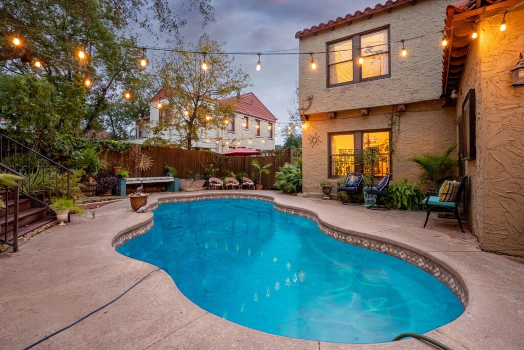 Mulberry Oasis! Spanish Gem, 5B Pool Villa, Mins to River Walk