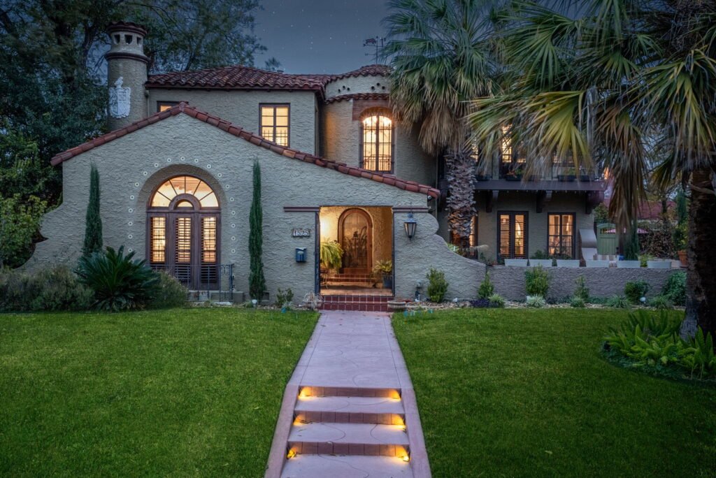 Mulberry Oasis! Spanish Gem, 5B Pool Villa, Mins to River Walk