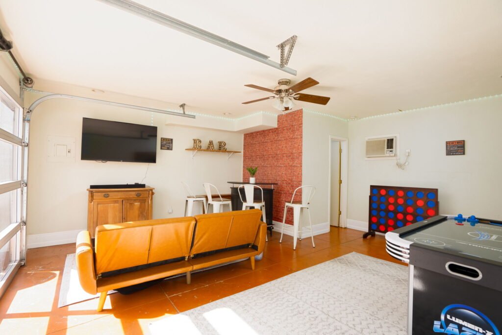 Mulberry Oasis! Spanish Gem, 5B Pool Villa, Mins to River Walk