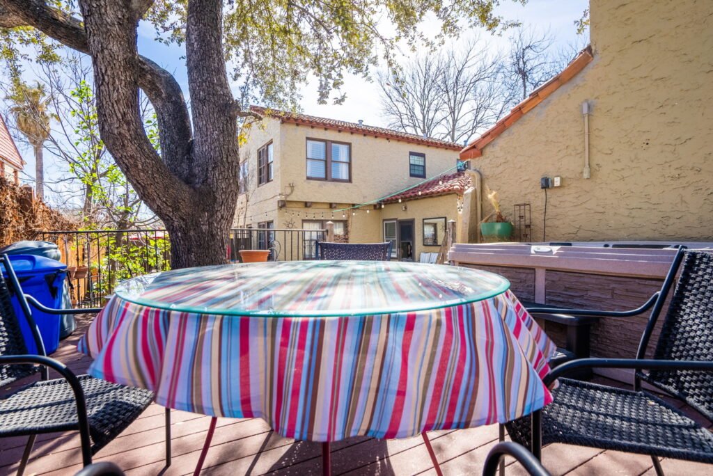 Mulberry Oasis! Spanish Gem, 5B Pool Villa, Mins to River Walk