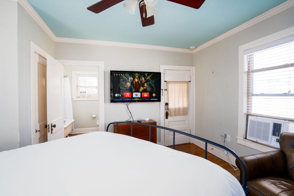 Mulberry Oasis! Spanish Gem, 5B Pool Villa, Mins to River Walk