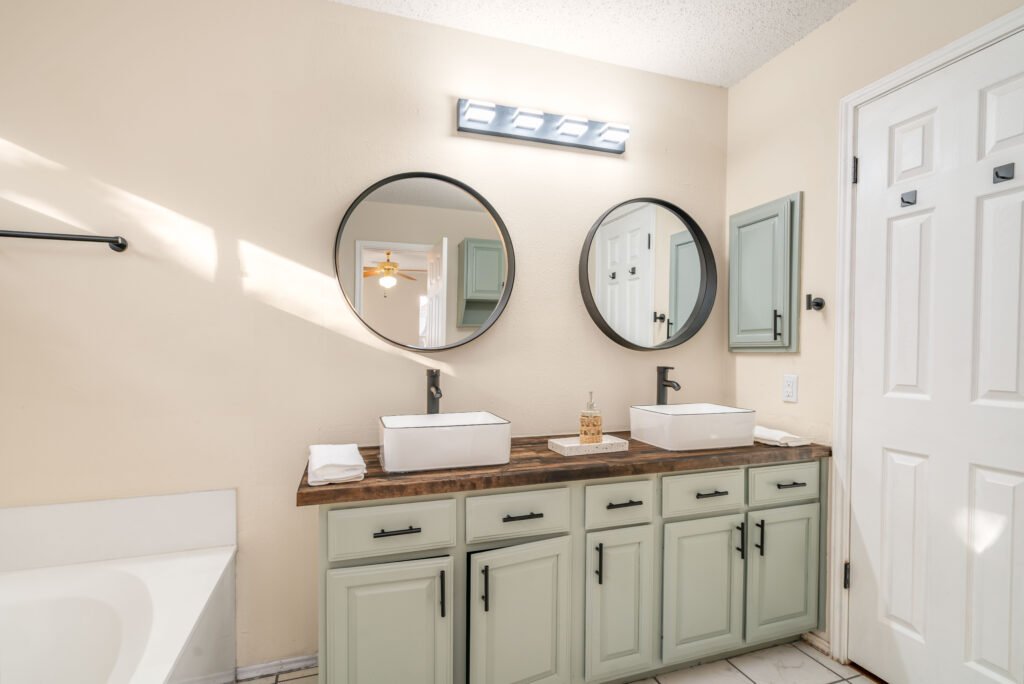 Oaks Resort! 3B Pool Villa, Mini Golf, Yard Games