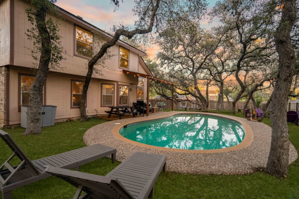 Oaks Resort! 3B Pool Villa, Mini Golf, Yard Games