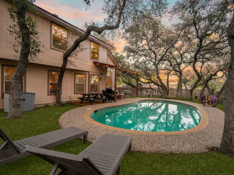 Oaks Resort! 3B Pool Villa, Mini Golf, Yard Games